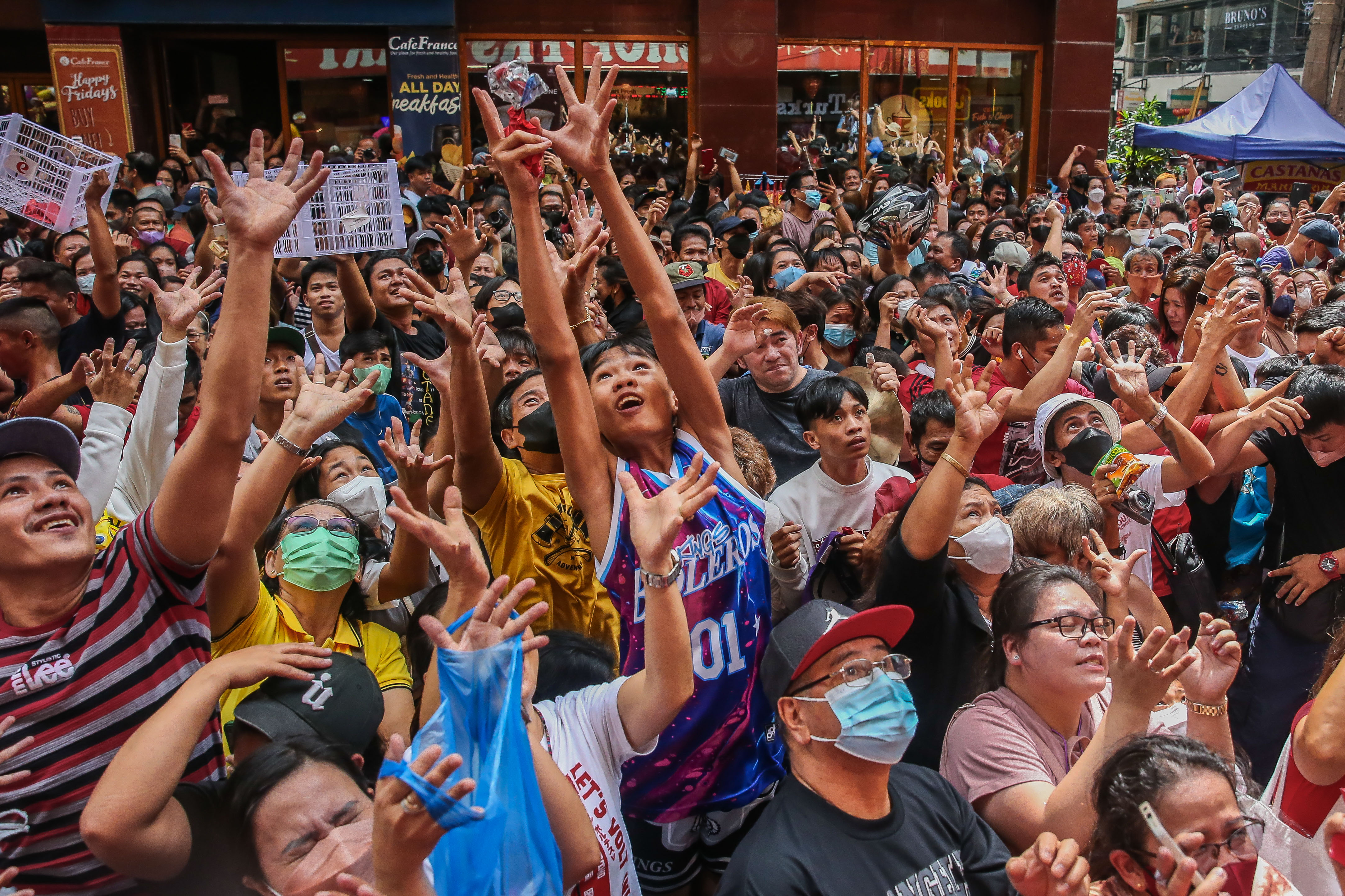 马尼拉:人山人海 热闹中国城