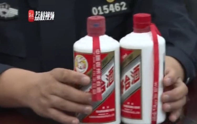 趁客人不注意,济南一服务员掉包18瓶茅台,竟无一人喝出异常!