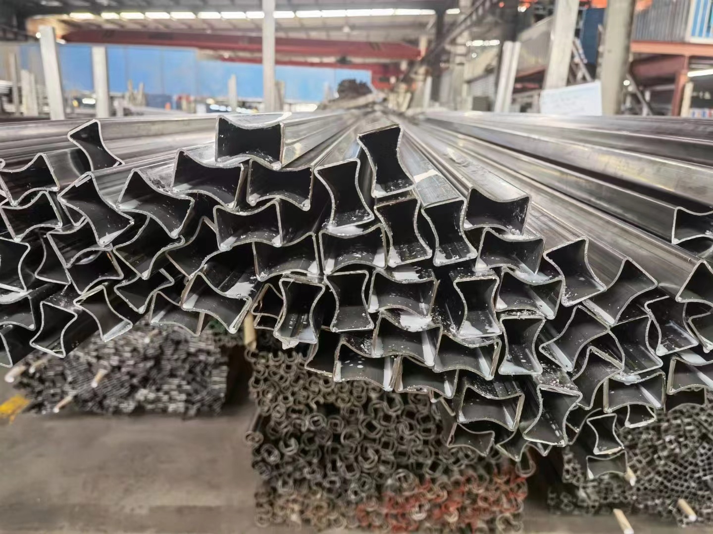 鑫丰亿不锈钢异型管车间图片