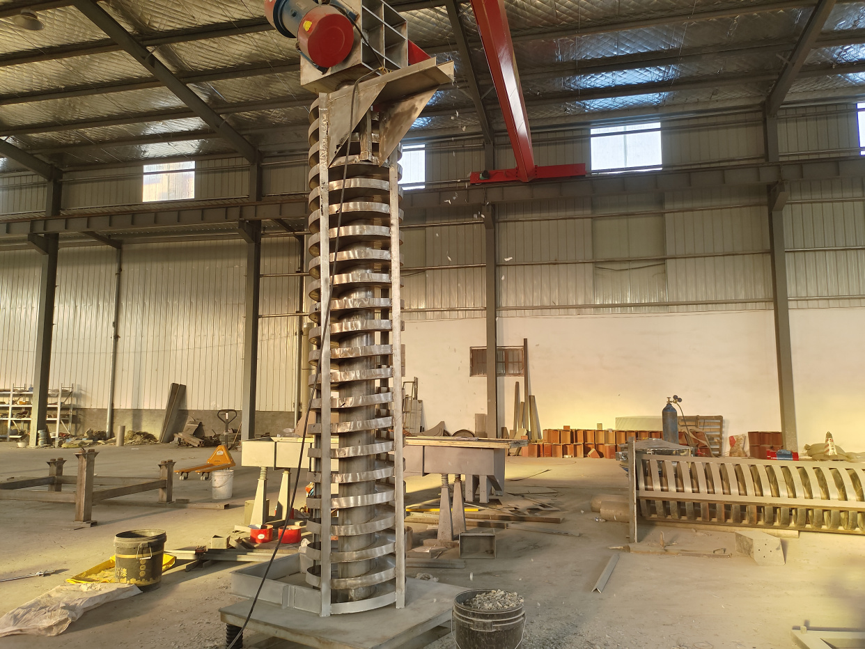 玻璃砂垂直提升机板链4到40米斗式提升机