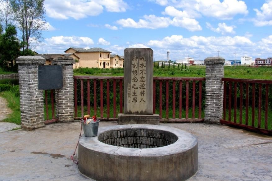 红井位于瑞金市沙洲坝镇,是一处以红色文化为主题的旅游景点,历史可以