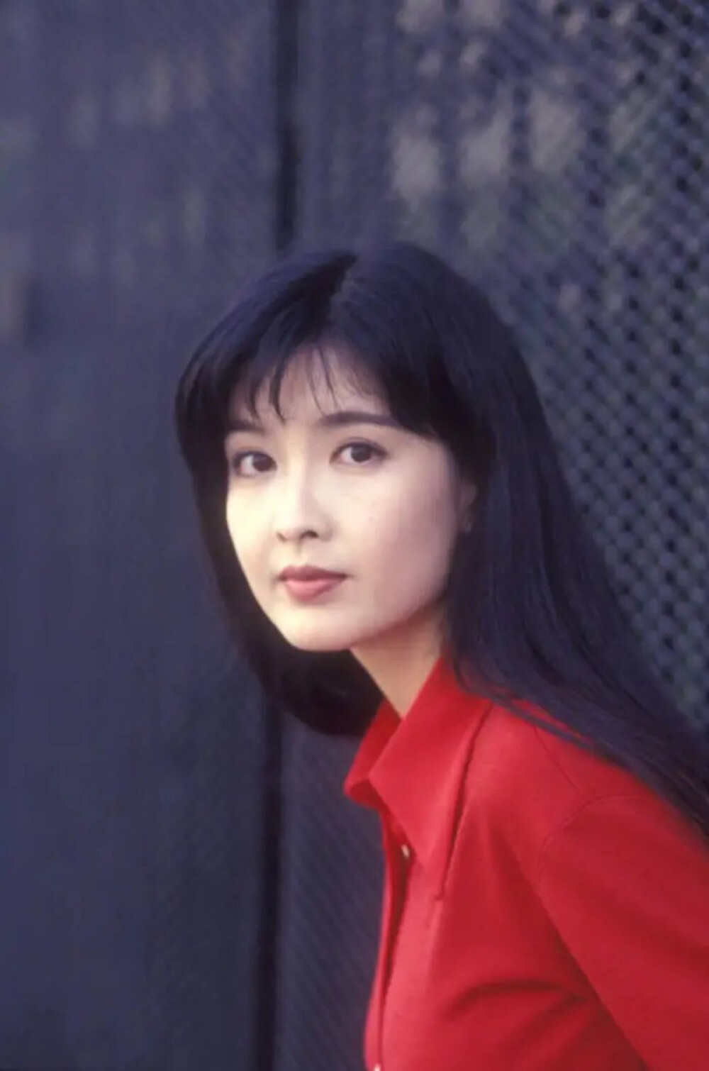 周慧敏30年前我抱着她照片睡,现在我退休了她还和照片上一样美!