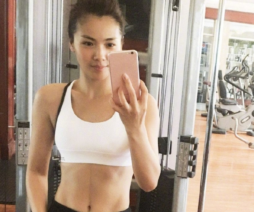 43岁刘涛晒健身照,马甲线清晰可见,不妨试试这项运动