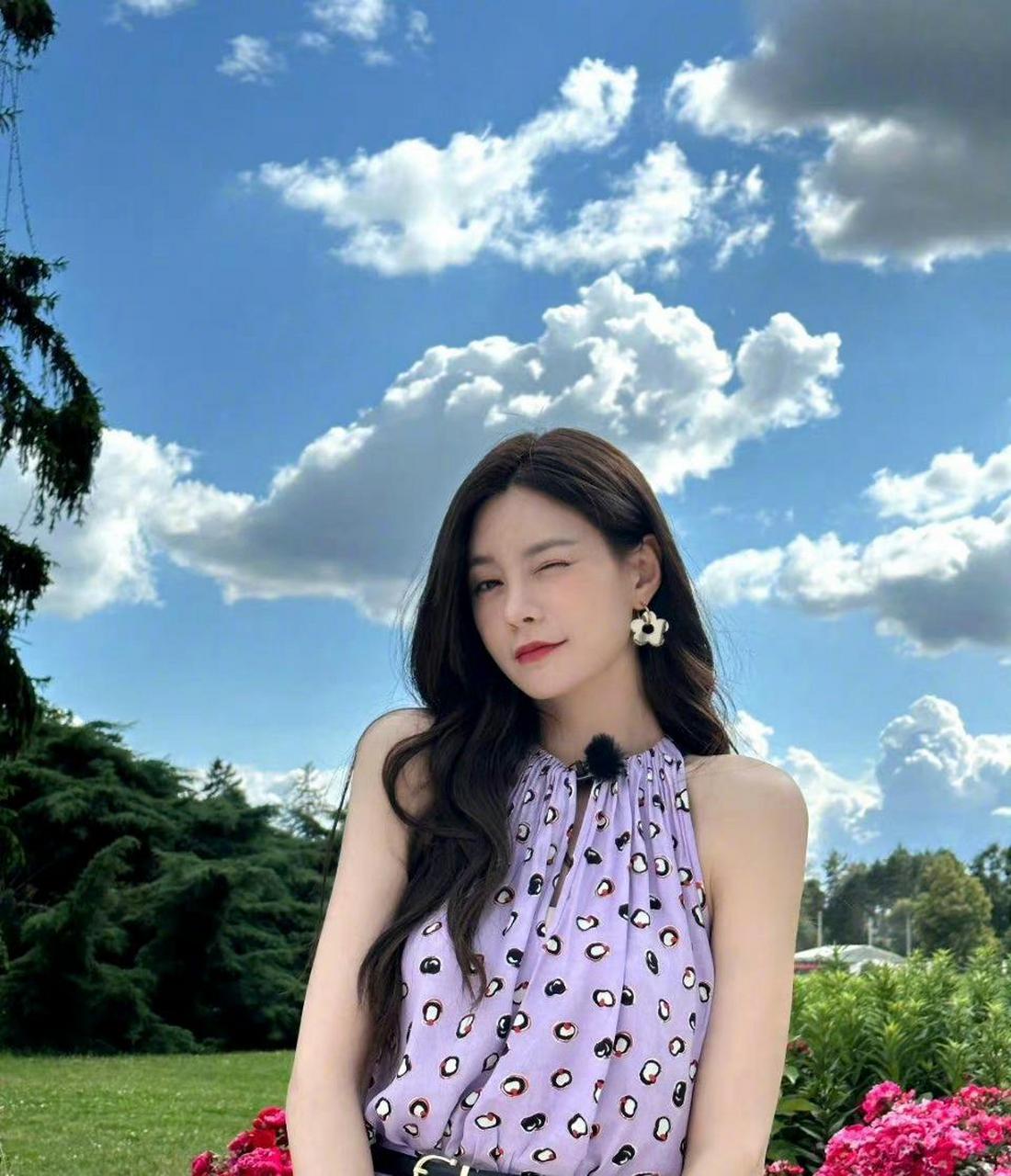 沈梦辰戴脐钉#哇哦姐姐泰酷辣!多巴胺穿搭一整个亮住!