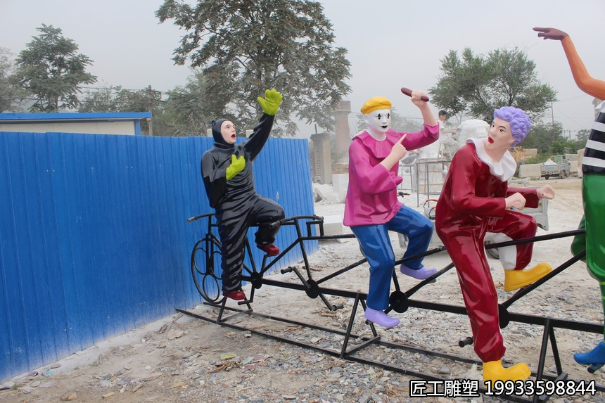 玻璃钢小丑骑车雕塑