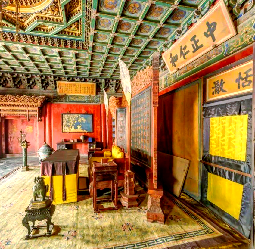 养心殿:皇帝的寝宫与多功能建筑群