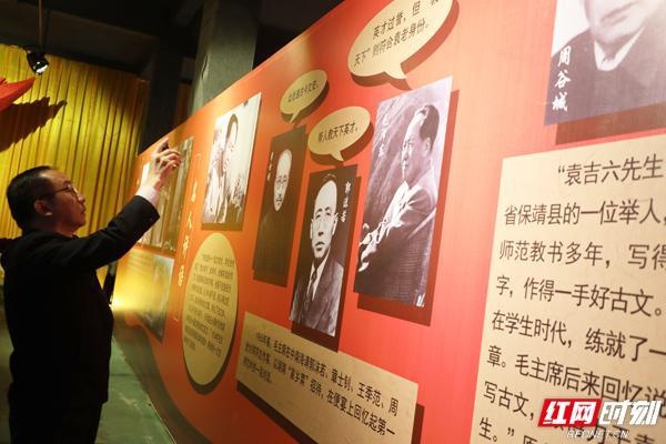 向顶天调研保靖星火燎原之路并观看红色话剧《姚彦》