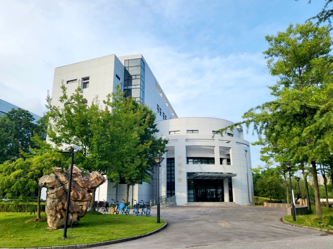 华东师大外语学院,三十而"励"