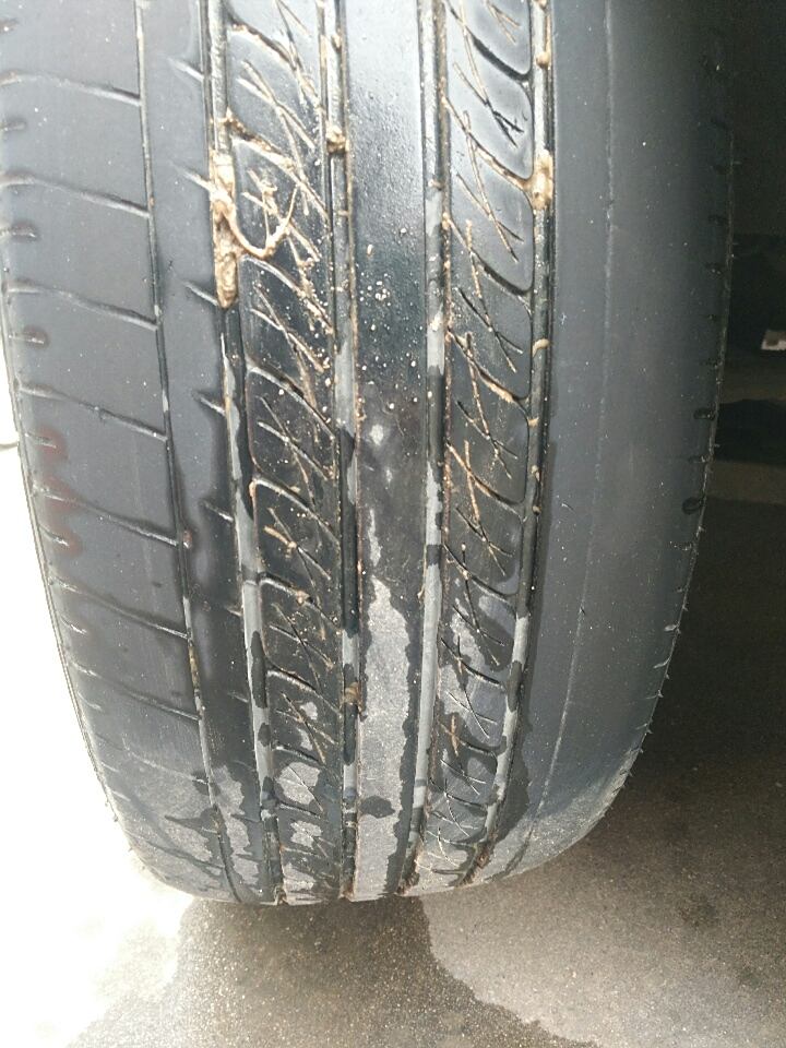 汽车前轮轮胎外侧磨损 前轮轮胎外侧磨损大