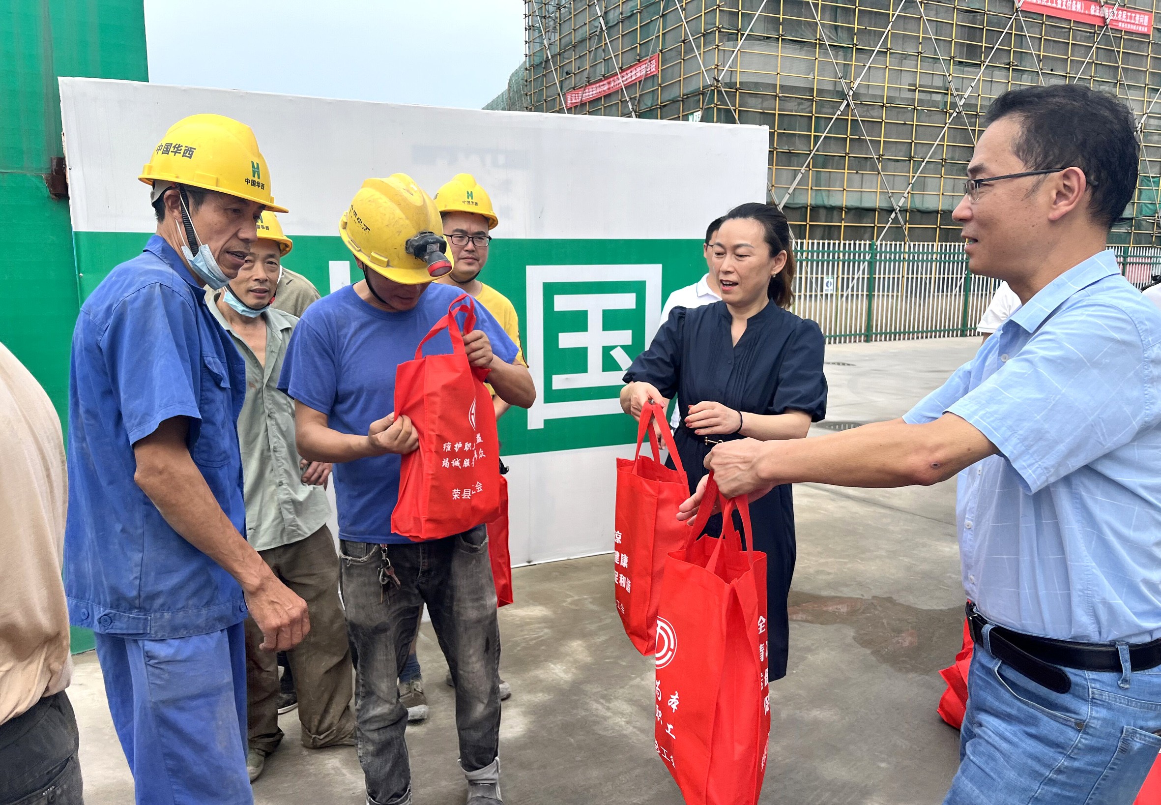 吴永红深入基层一线开展"送清凉"慰问活动