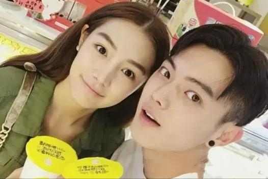 知名狗仔曝光许凯赵晴恋情!两人街头甜蜜拥抱,还一同回酒店过夜