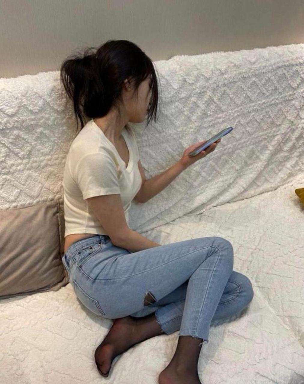 网友:媳妇把黑丝袜穿在牛仔裤里面?什么心里