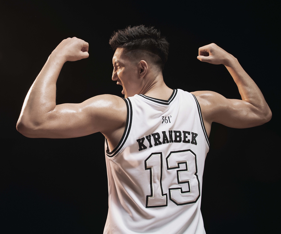 可兰白克亲笔撰文:再见,家乡新疆;侬好,上海男篮