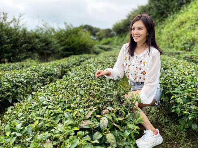 杨晨熙,靠空中瑜珈打高尔夫球维持好身材