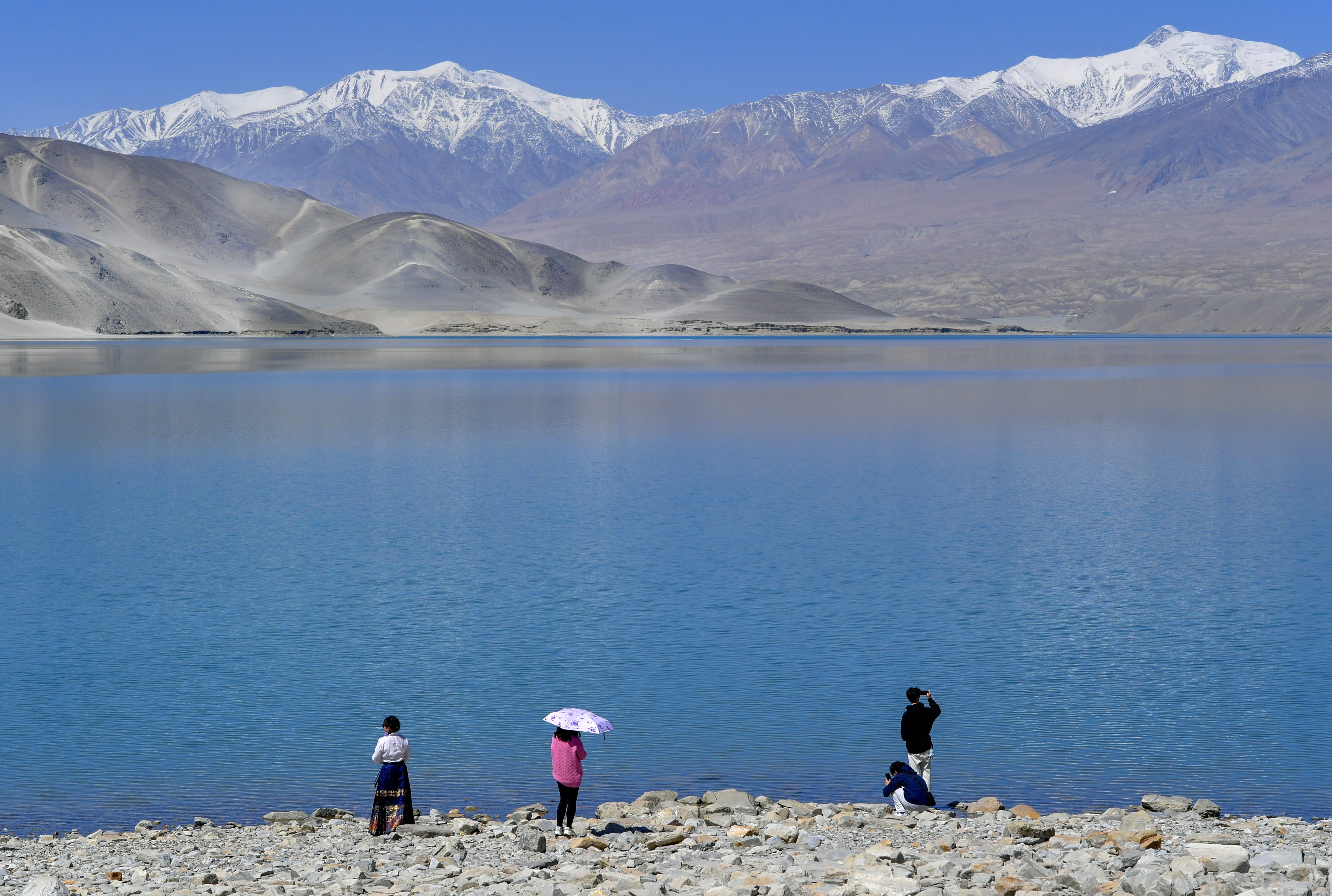 (社会)帕米尔高原白沙湖畔风光美