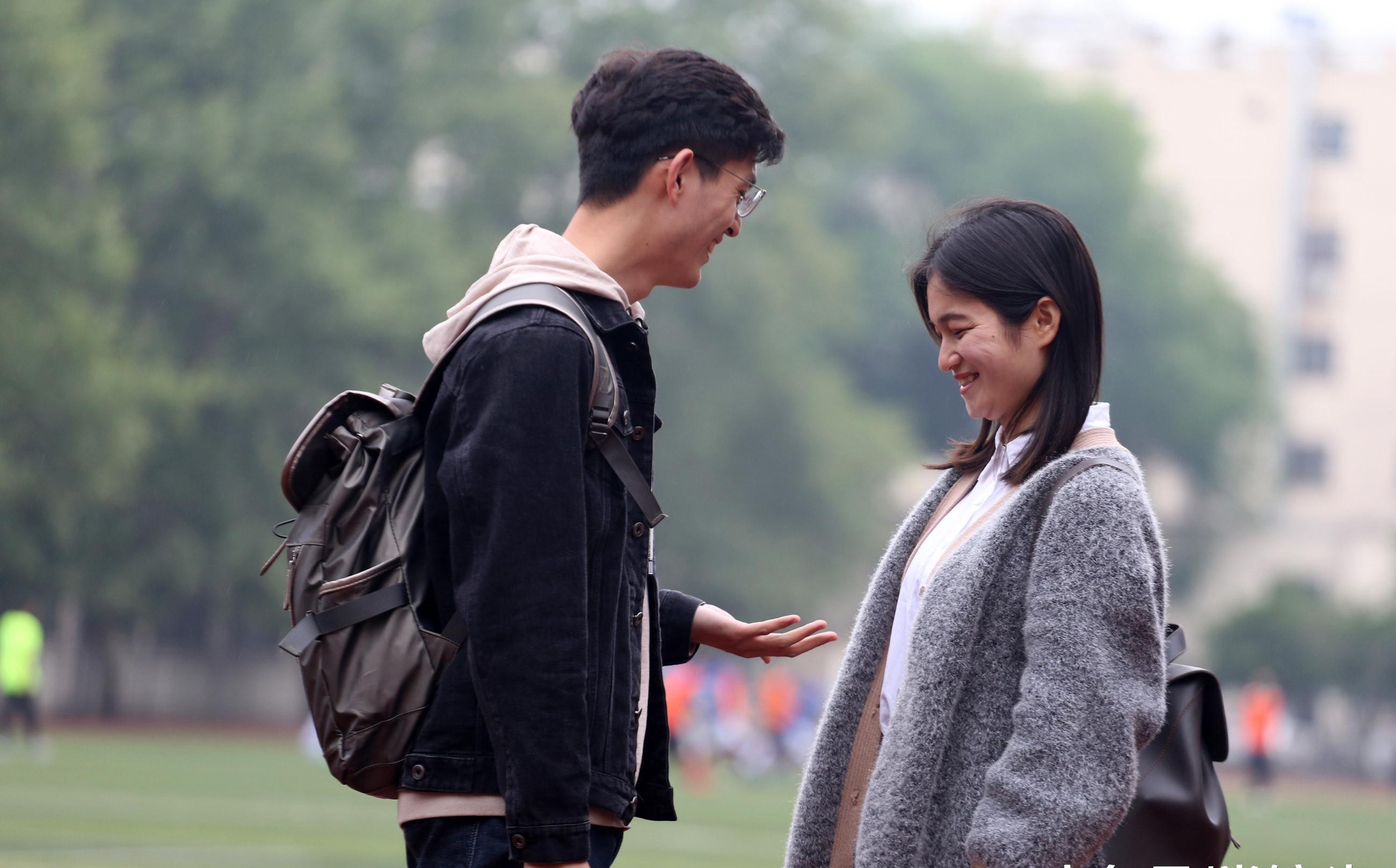 为什么老公结完婚后还是和妹妹聊天?情感专家洪老师给您解答