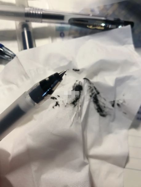 高考首战就出岔子!笔断水,漏墨,14万套文具就这?
