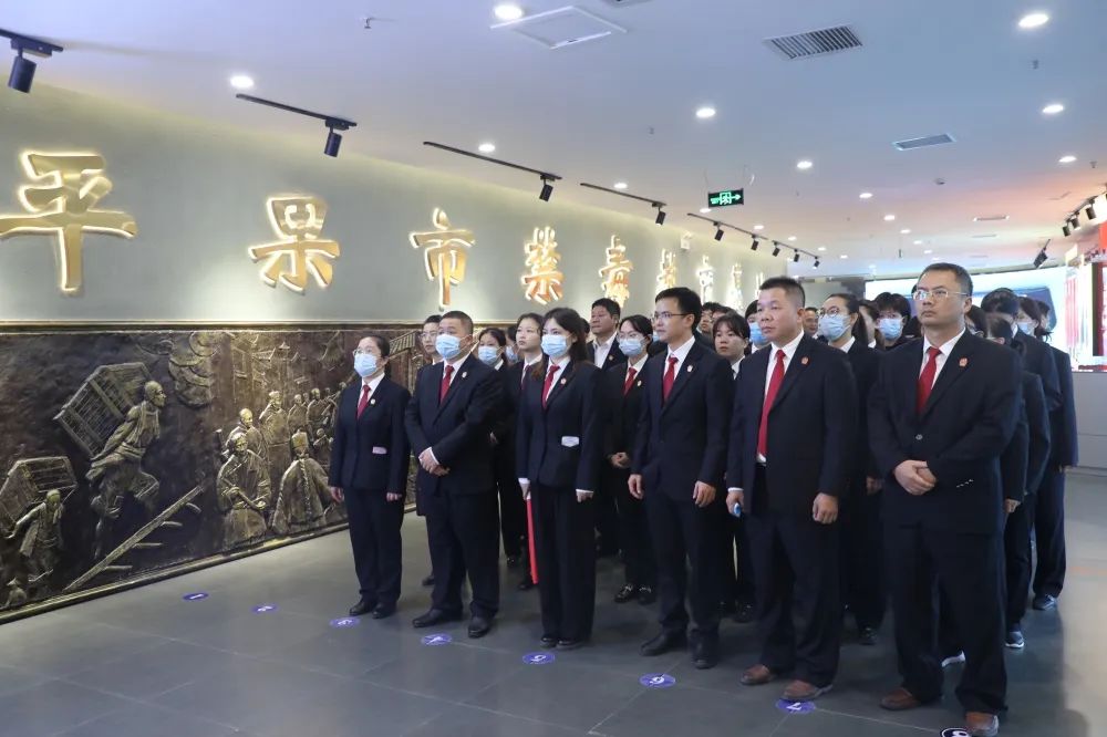 平果法院组织全体干警到平果禁毒教育示范基地参观学习