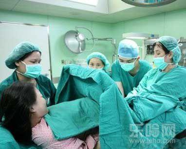 产妇难产,医生用胎吸助产,2小时后,却惊呼坏了,忘记做一件事