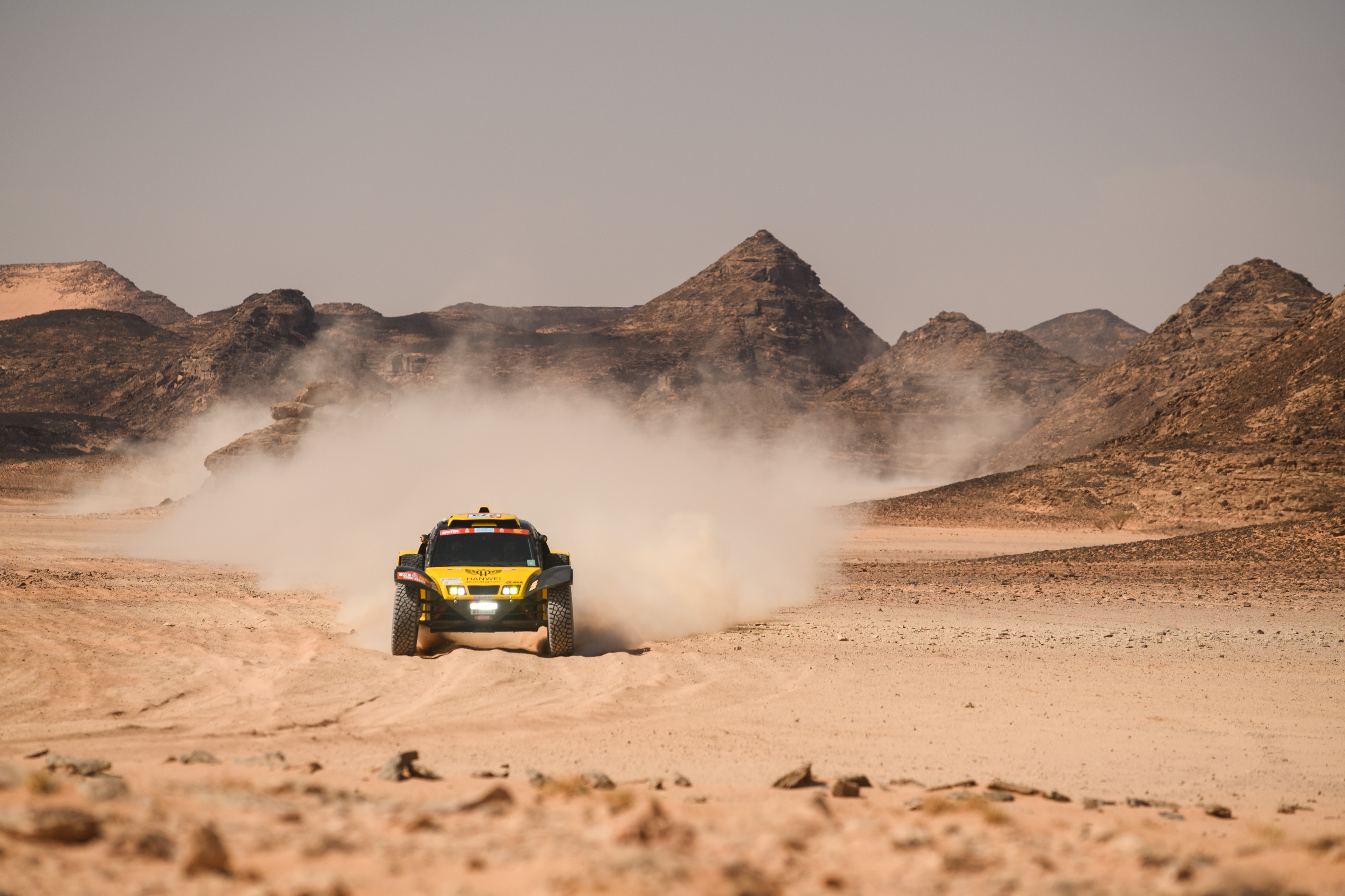 (体育·图文互动)(5)赛车——第44届达喀尔拉力赛在沙特收官 中国搭档