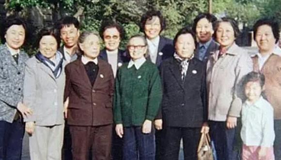 高岗夫人泣诉先夫辉煌一生