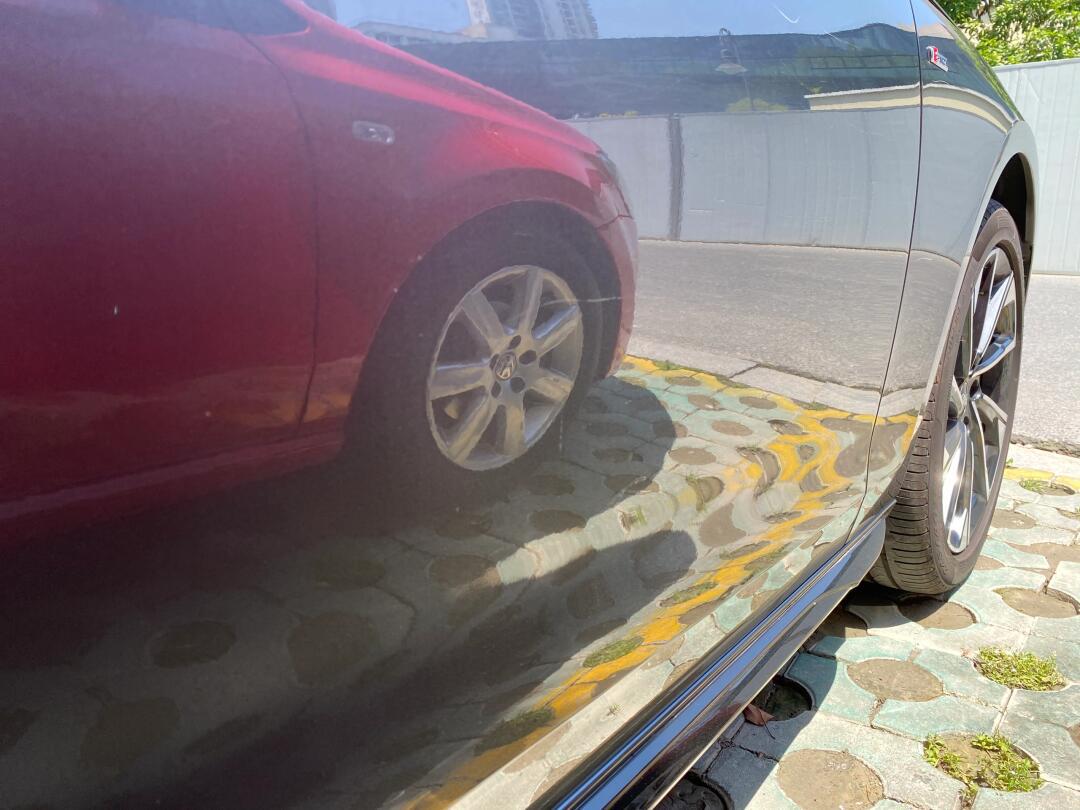 汽车后车门蹭出一条划痕怎么处理