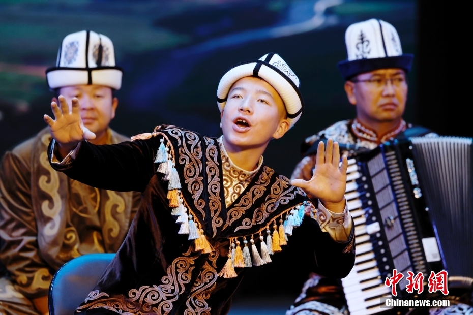 (人权行动看中国)传承史诗的柯尔克孜族少年