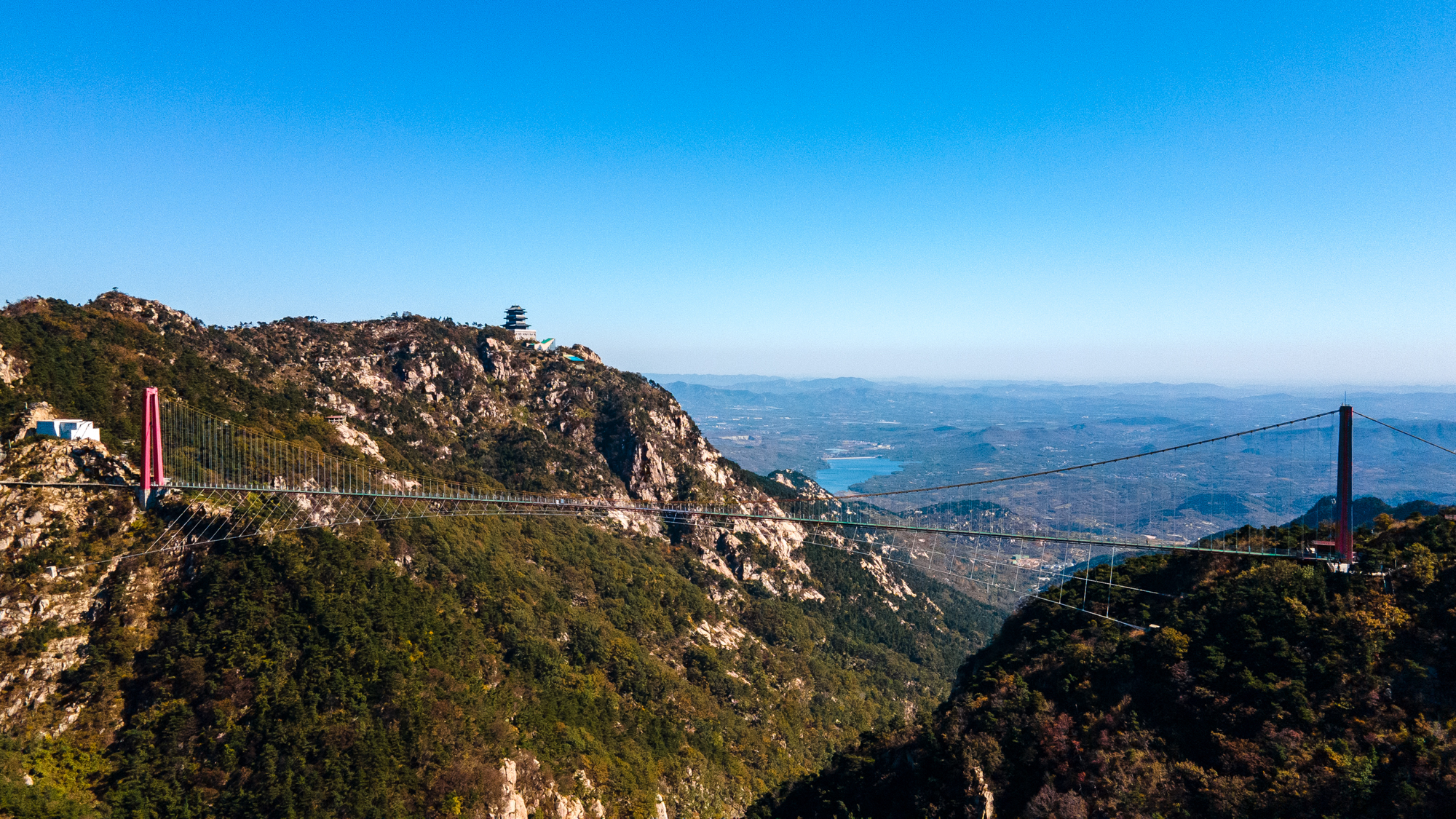 这里历史悠久,山水风光秀美,旅游景点众多,到这里游玩,沂蒙山银座天蒙