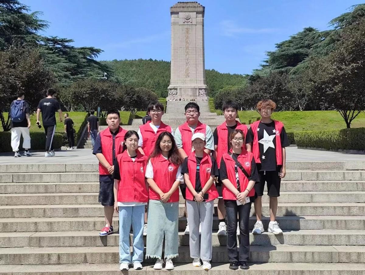 "忆昔启明"社会实践队赴徐州市淮海战役纪念塔参观学习