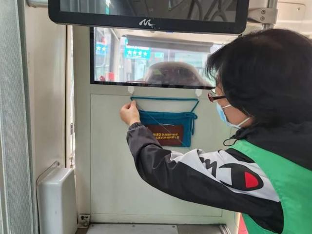 公交220新添"爱心包"!原来出自这群杨浦"妈妈"的手