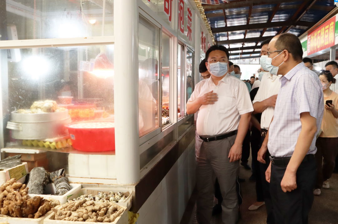 市长余珂调研创城暨国家卫生城市复审工作