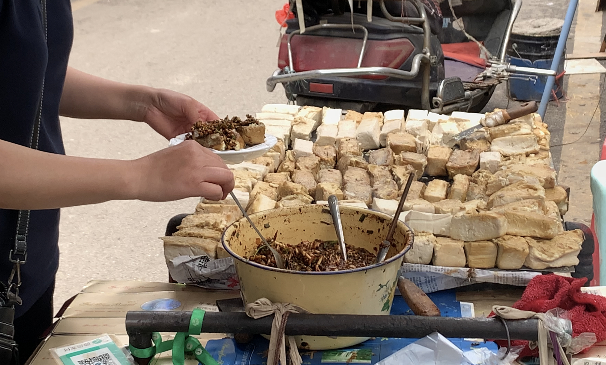 贵阳人气最高的小吃街，美食琳琅满目，当地人和游客都来的地方_旅游