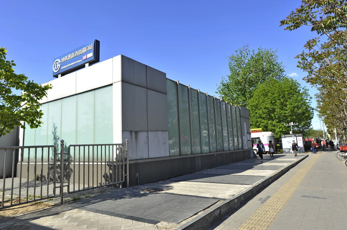 北京惠新西街南口站外,共享单车占道顽症治好了,暂无反弹迹象