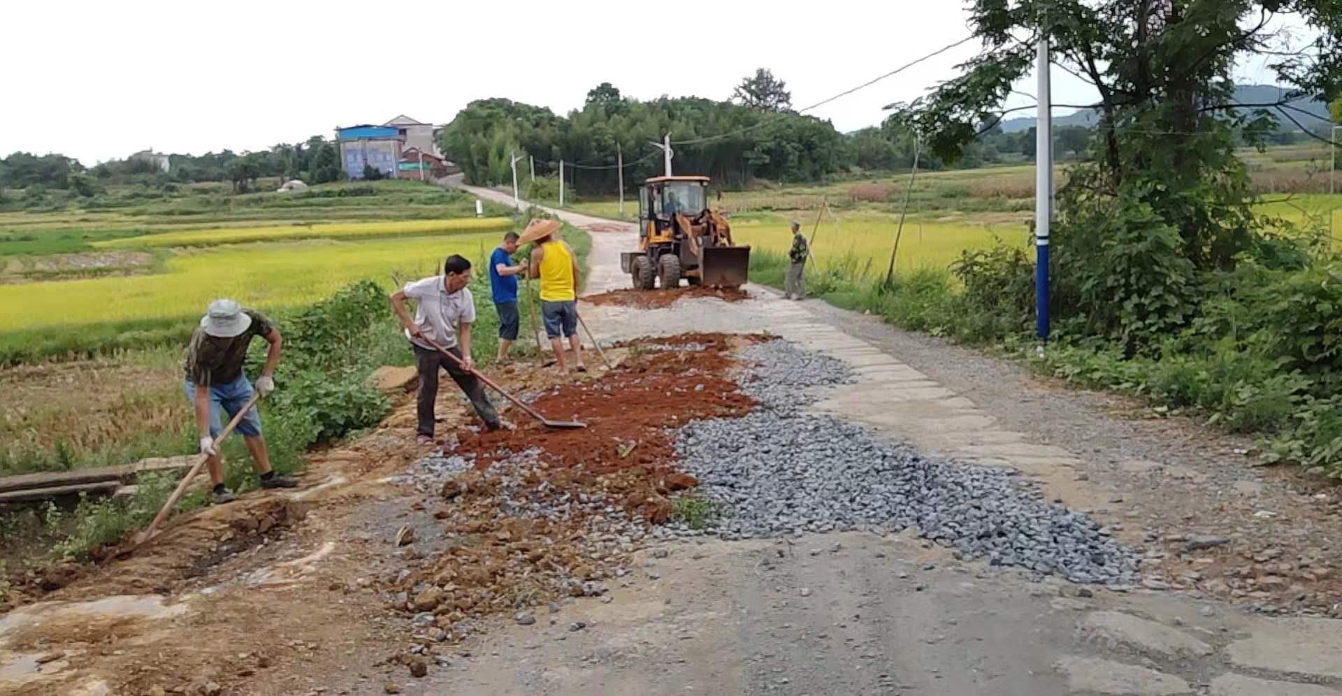 东安石期市镇:消除道路隐患 保障出行安全