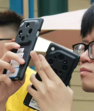 OPPO Find X9 Ultra来了：原生10倍光学变焦回归 机圈最强长枪大炮
