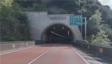 超越人眼！华为智驾百公里时速进隧道：遇故障车秒切车道