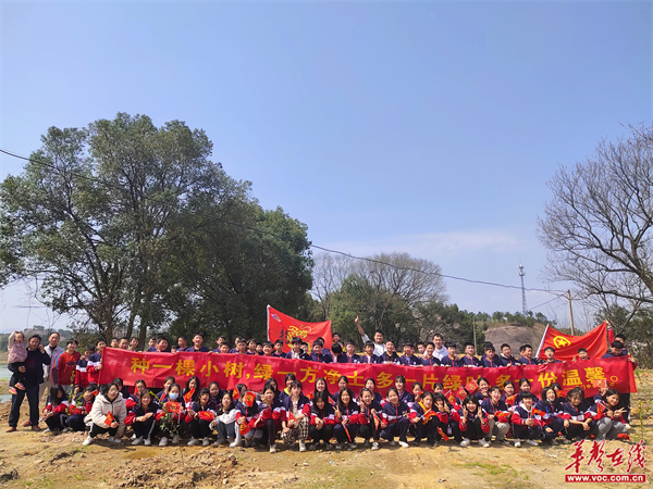 平江县龙门中学:春天里 植树去