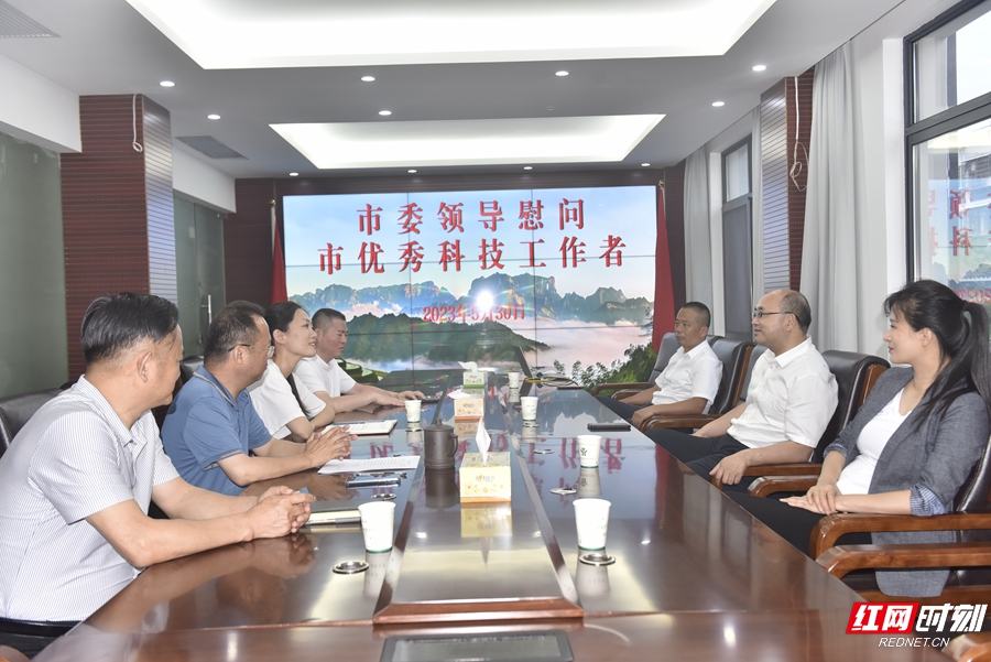 尚生龙走访慰问科技工作者代表