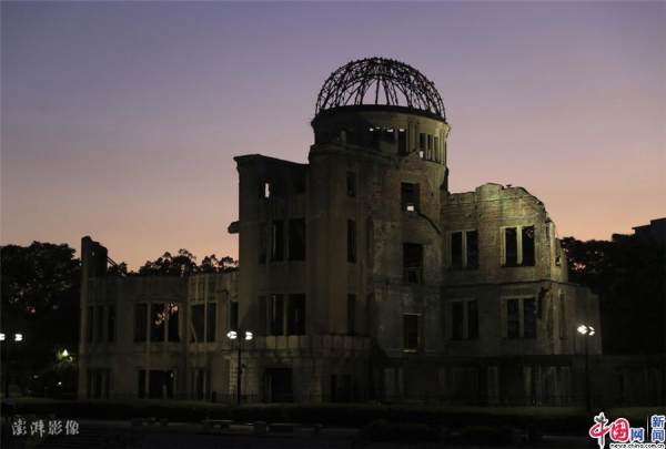 日本首相菅义伟出席"广岛核爆"纪念活动并献花圈