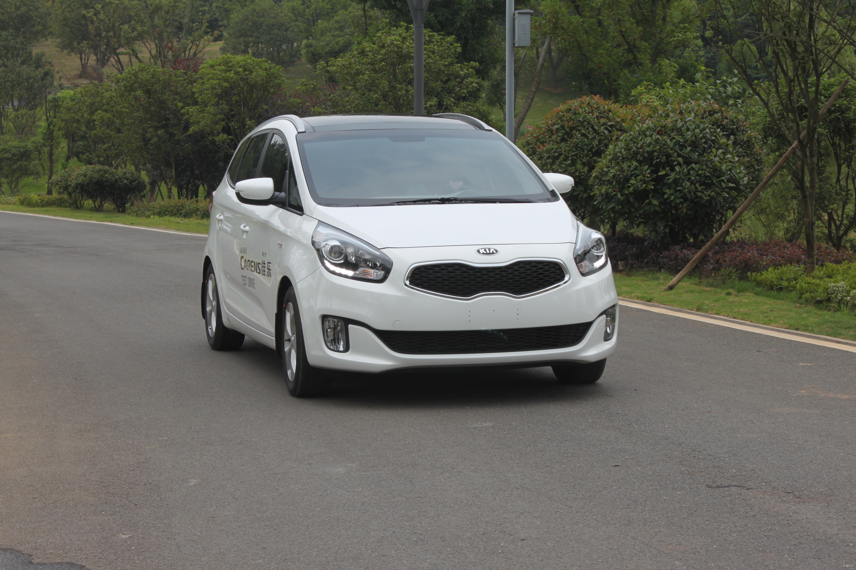 起亚佳乐如何设置自动门锁