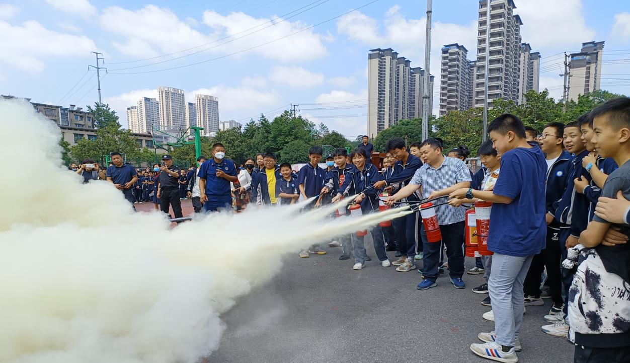 益陽市赫山消防救援大隊:深入轄區中學開展消防安全培訓暨滅火疏散