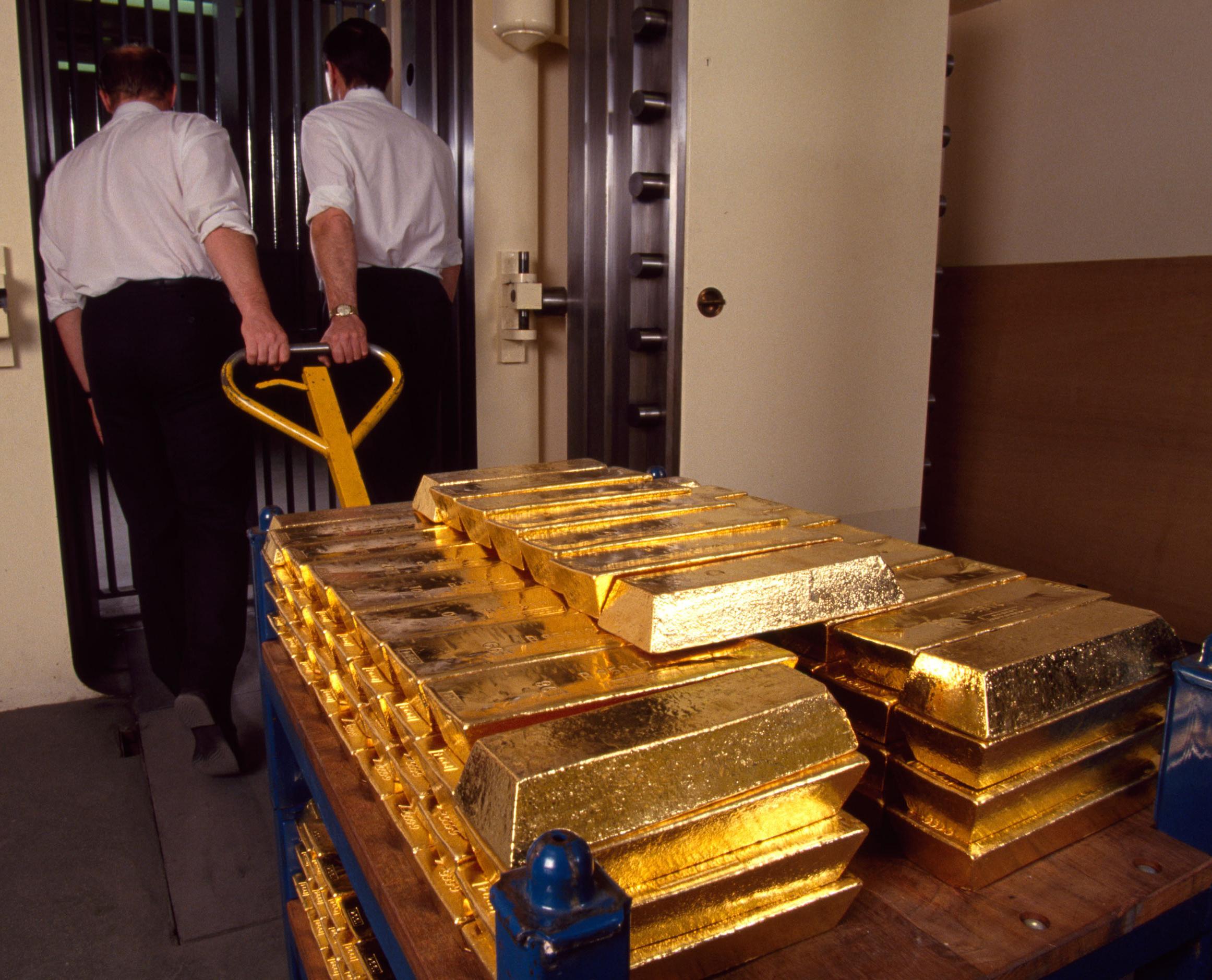 美联储服软,14国从美国运回黄金后,第15国正式宣布将运回黄金
