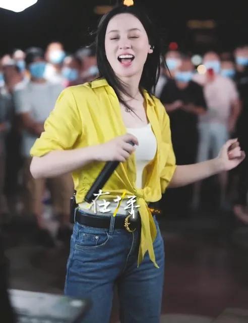 "抖音一姐"唐艺:与信合唱暴露演唱实力,却惨遭评委痛批