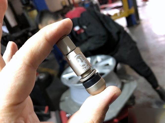 轮胎的气门嘴更换成金属的,可以吗?