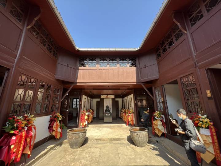 浙江嵊州:缅怀越剧宗师 傅全香故居开馆