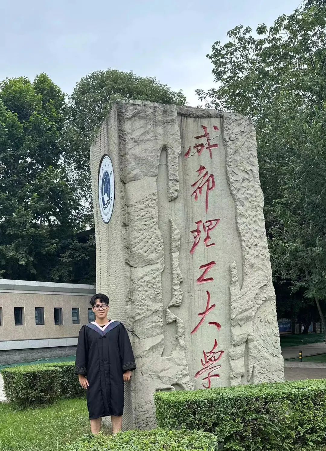 高中学校:四川省成都市田家炳中学我们的专业课主要由外方老师授课