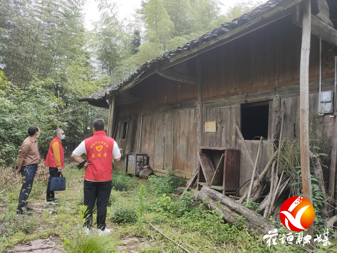 龙潭镇板塘村:全面消除农村房屋安全隐患 保障人民群众生命财产安全