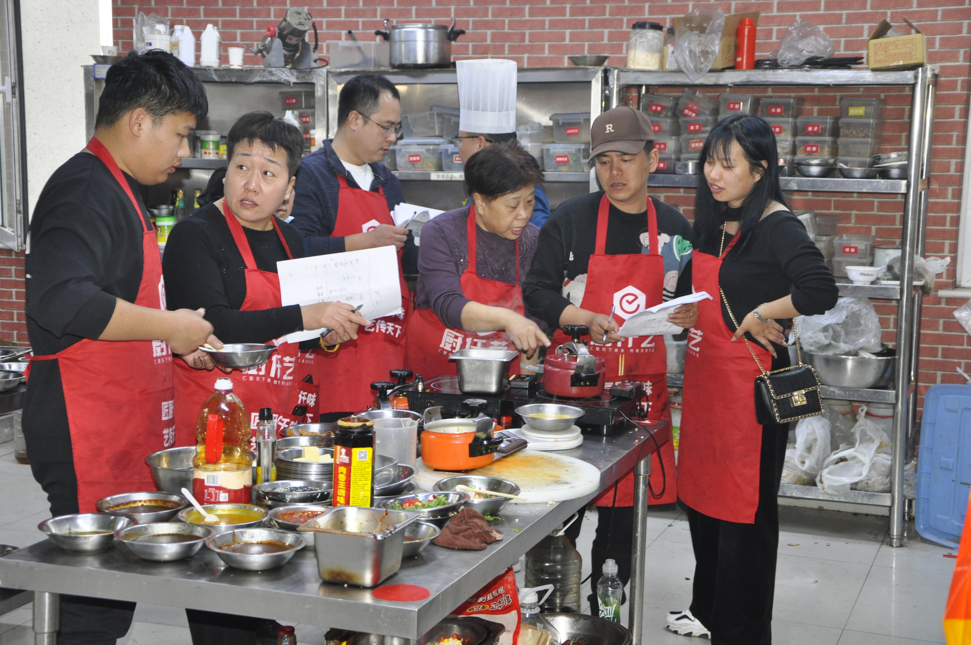 村驴发起0厨艺麻辣烫挑战 baijiahao.baidu.com