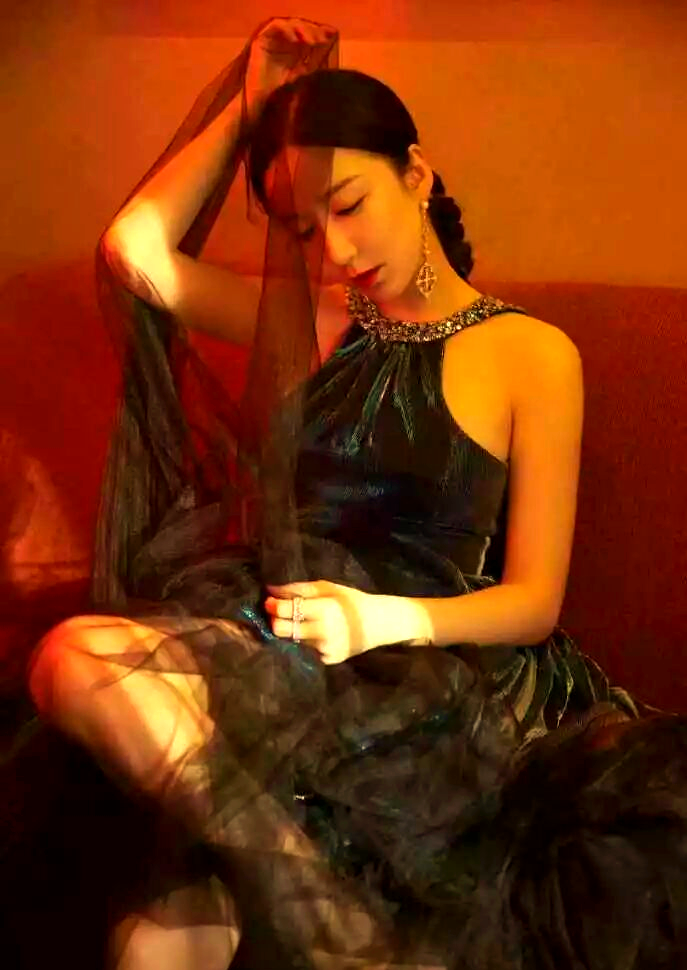 娄艺潇红毯旋转引发热议:她的多面魅力与独特生活