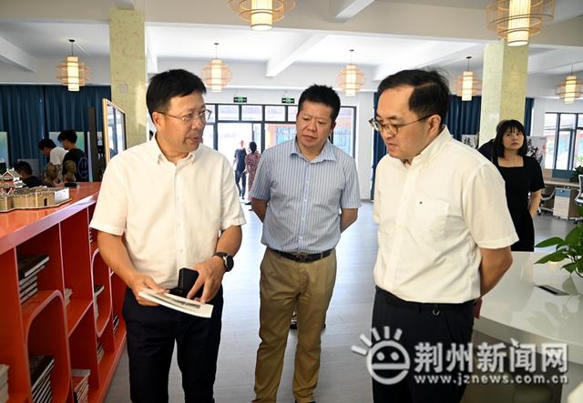 武汉纺织大学与荆州日报社,荆州广播电视台签署战略合作协议